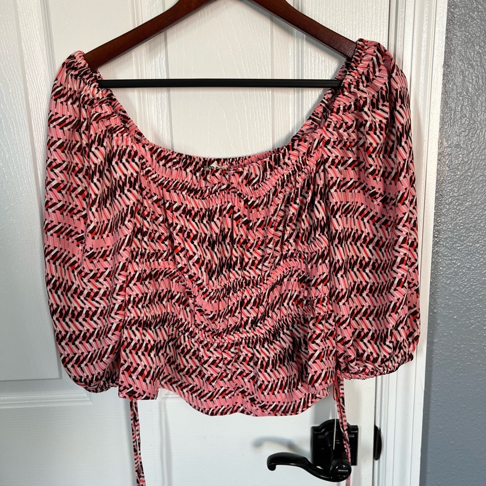 Open Edit Blouse - Picture 2 of 5